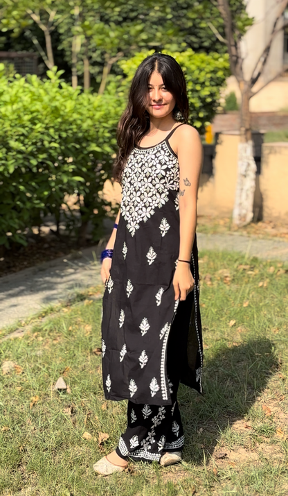 Shadow & Silk – Mulmul Black Spaghetti Palazzo Set with White Artisanal Threadwork