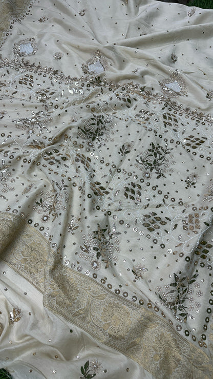 Exquisite Pure Desi Moonga Silk Saree – A Symbol of Timeless Luxury