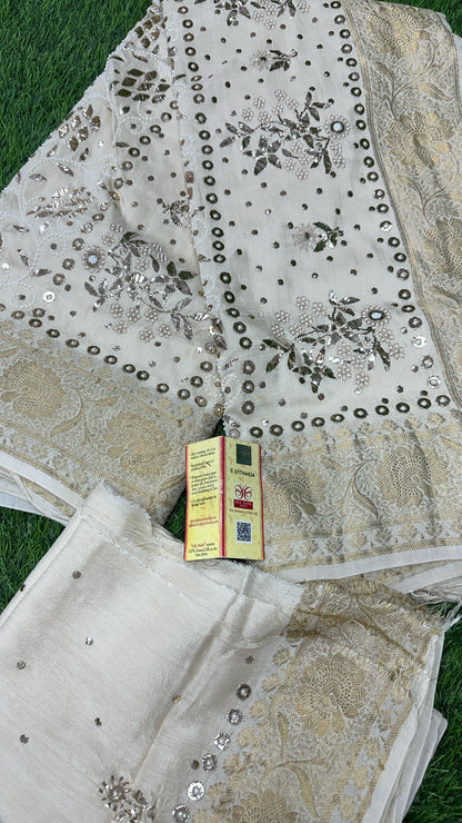 Exquisite Pure Desi Moonga Silk Saree – A Symbol of Timeless Luxury